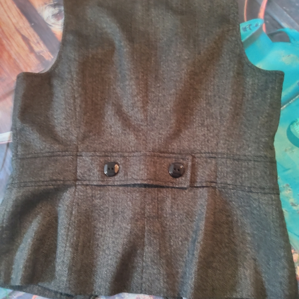 Top. - Picture 2 of 3